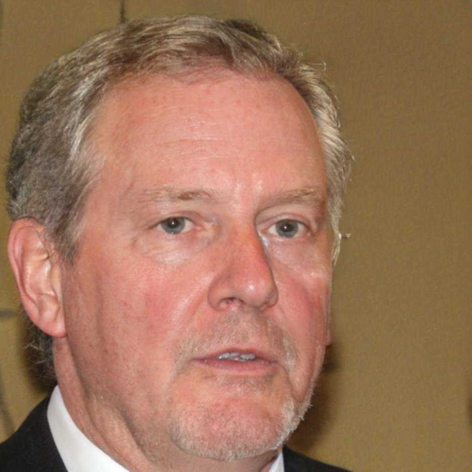 Viktor Krauss, Financial Education Director